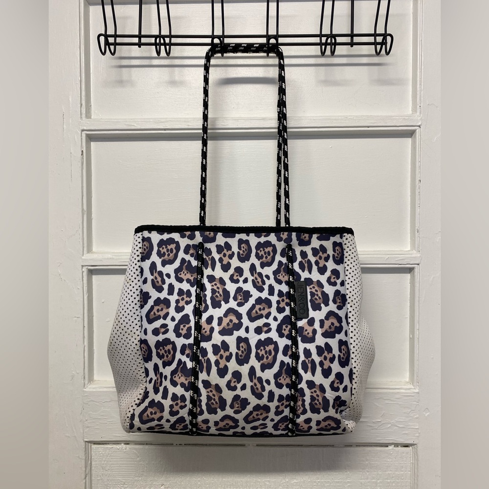 Jen & co. Multifunctional Neoprene women’s Tote bag In Snow Leopard print
